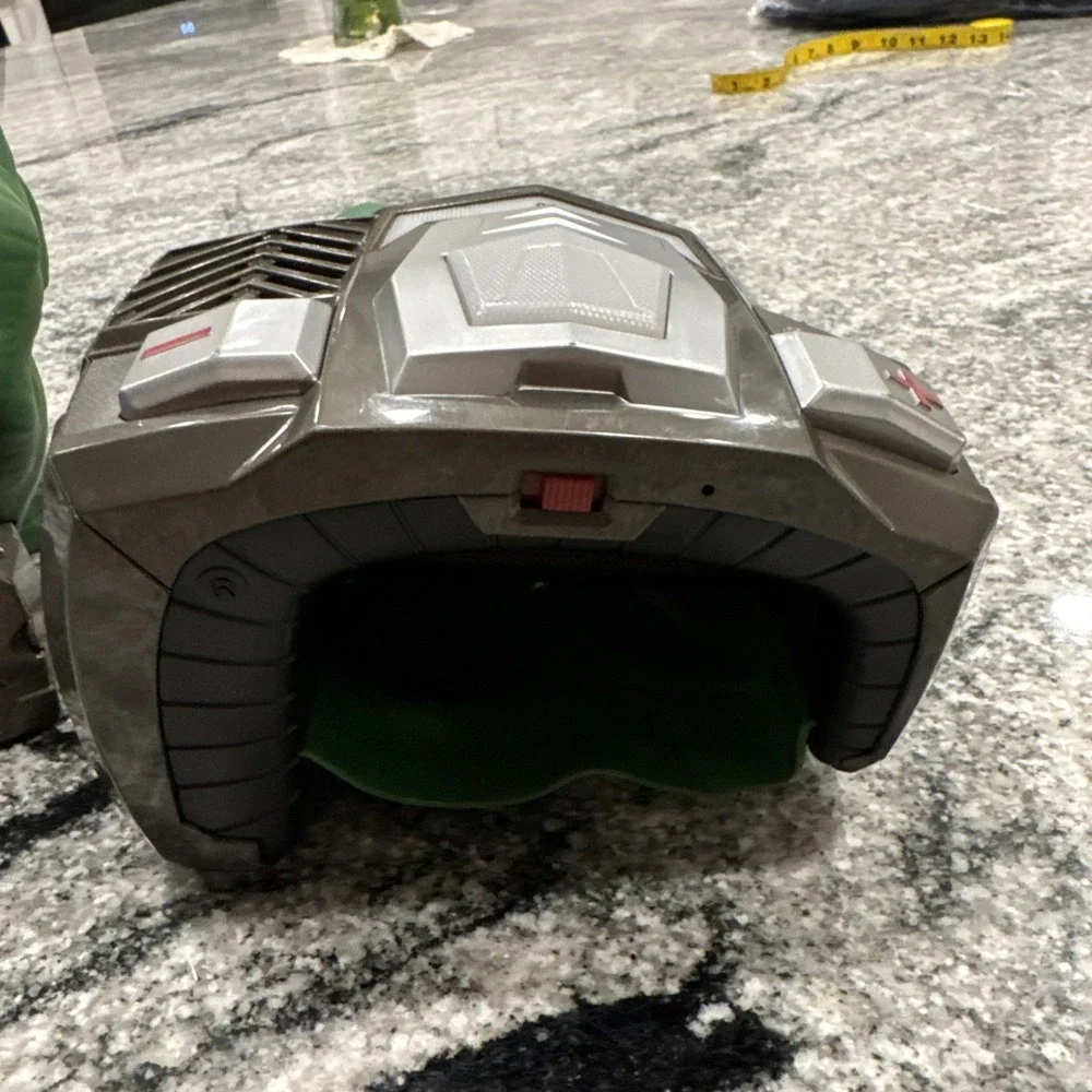Marvel Hulk Hands‎ Fist Smash Avengers Labs Hasbro w/Sound & Lights Playmation